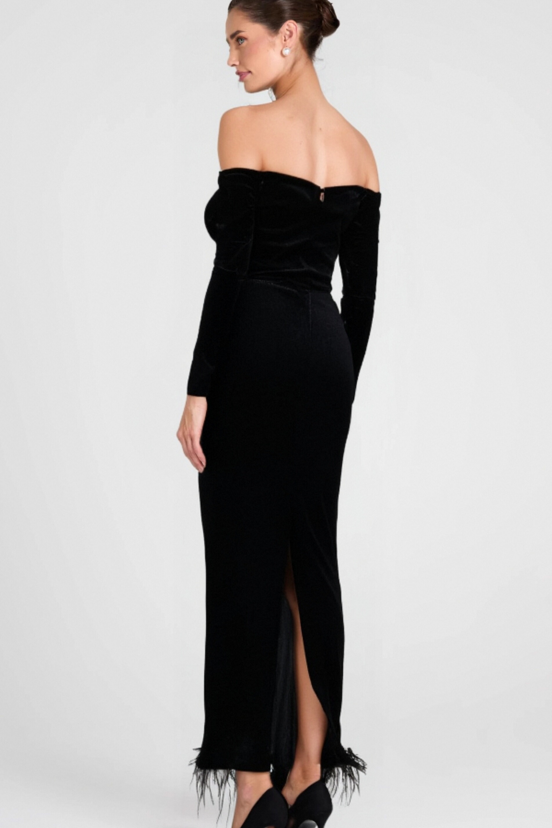 ZANNA OFF SHOULDERS FLOWERS VELVET MAXI DRESS IN BLACK