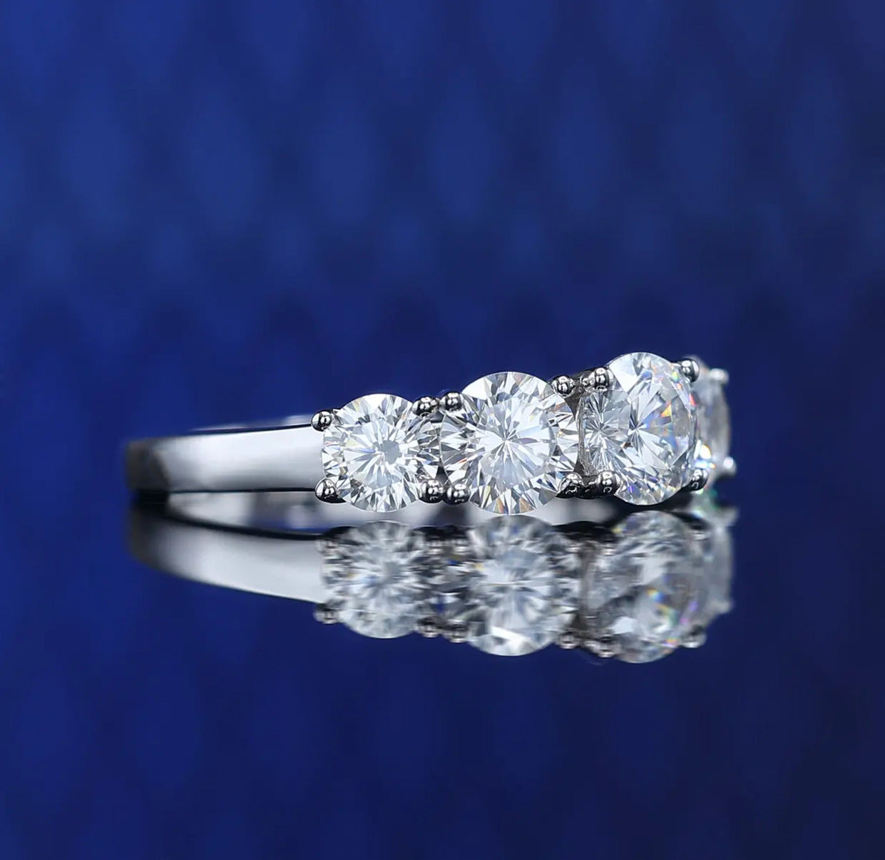 MOISSANITE SPARKLING DIAMOND RING