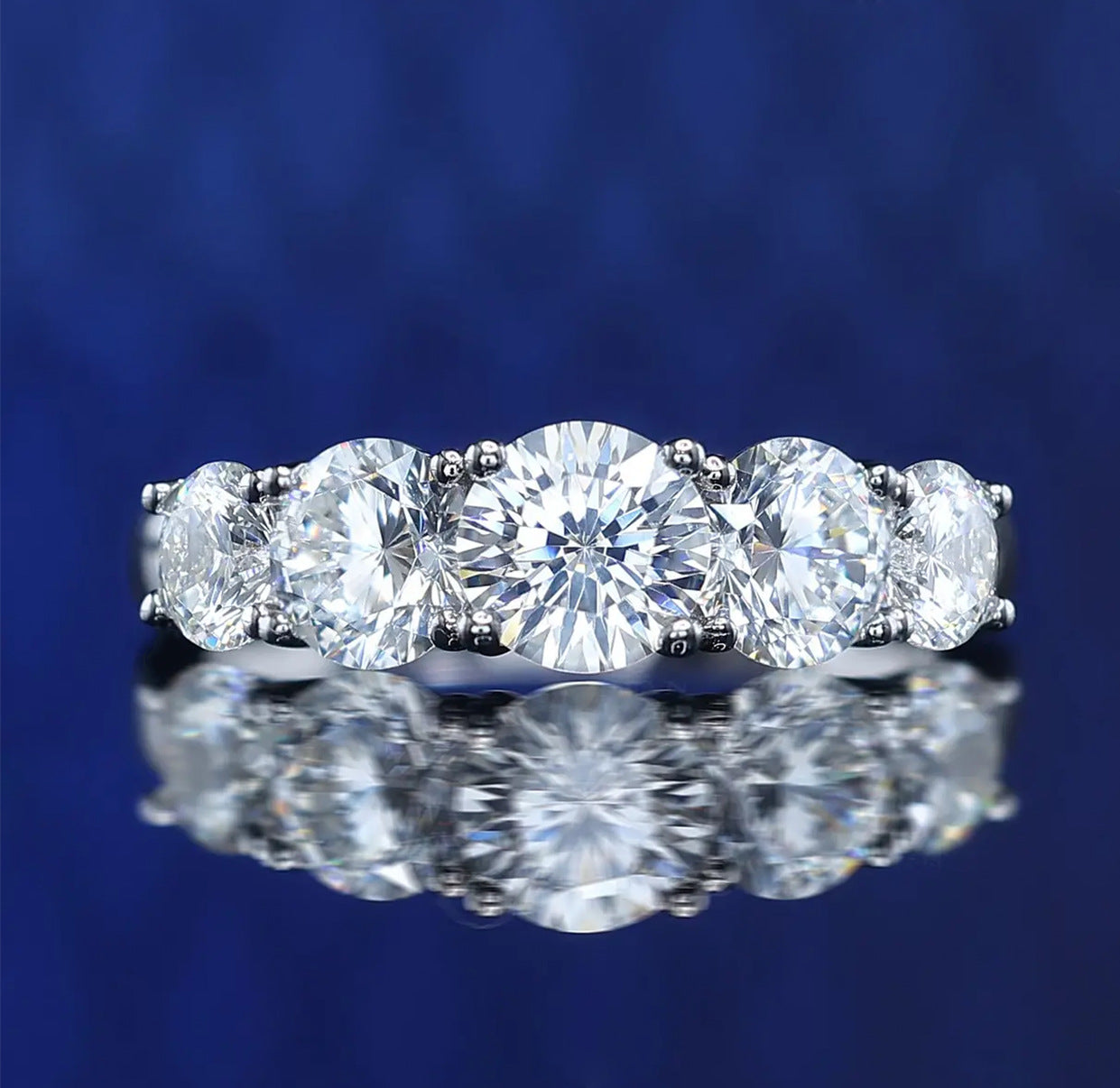MOISSANITE SPARKLING DIAMOND RING
