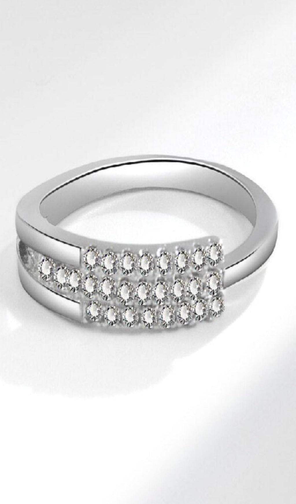 ADJUSTABLE THREE-LAYER DIAMOND RING