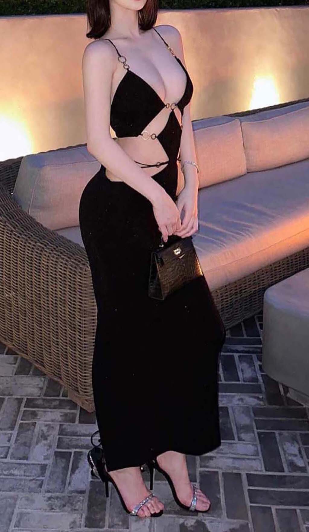 CUTOUT CHAIN MAXI DRESS IN BLACK DRESS STYLE OF CB