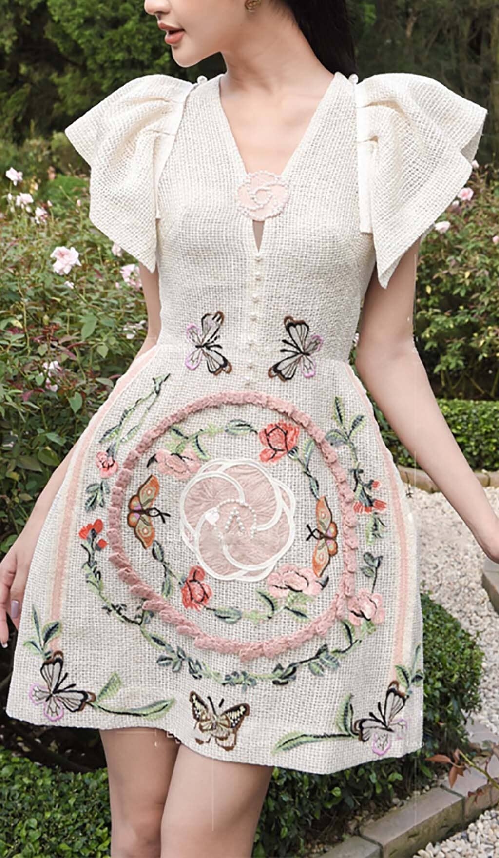 EMBROIDERY V-NECK MIDI DRESS IN WHITE DRESS STYLE OF CB