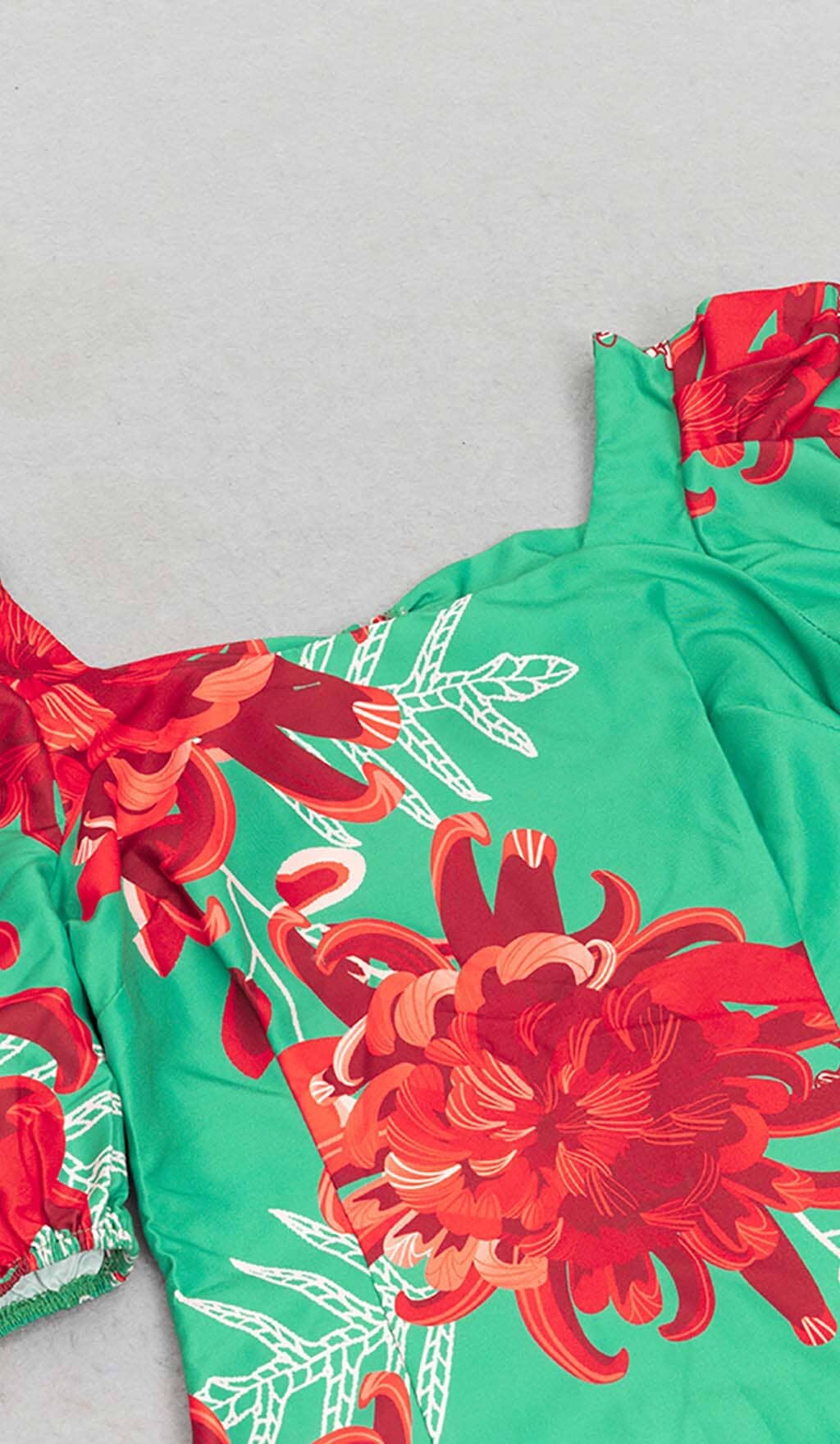 FLORAL PRINT PUFF SLEEVED OPEN BACK MIDI DRESS IN GREEN DRESS STYLE OF CB