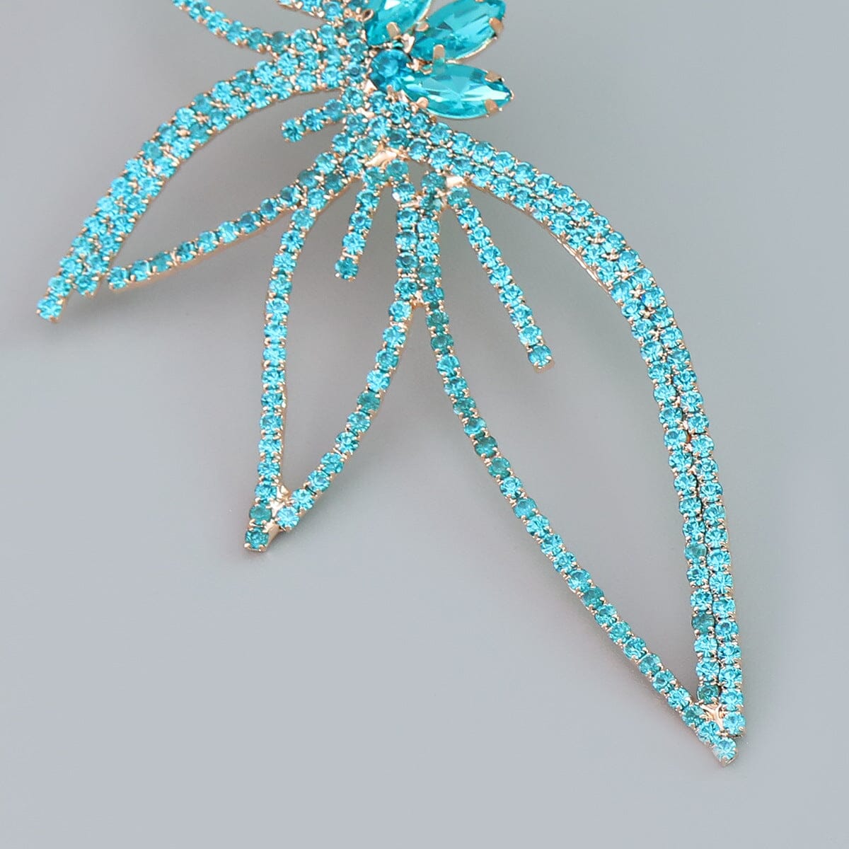 CRYSTAL FLOWER EARRINGS IN BLUE Earrings styleofcb