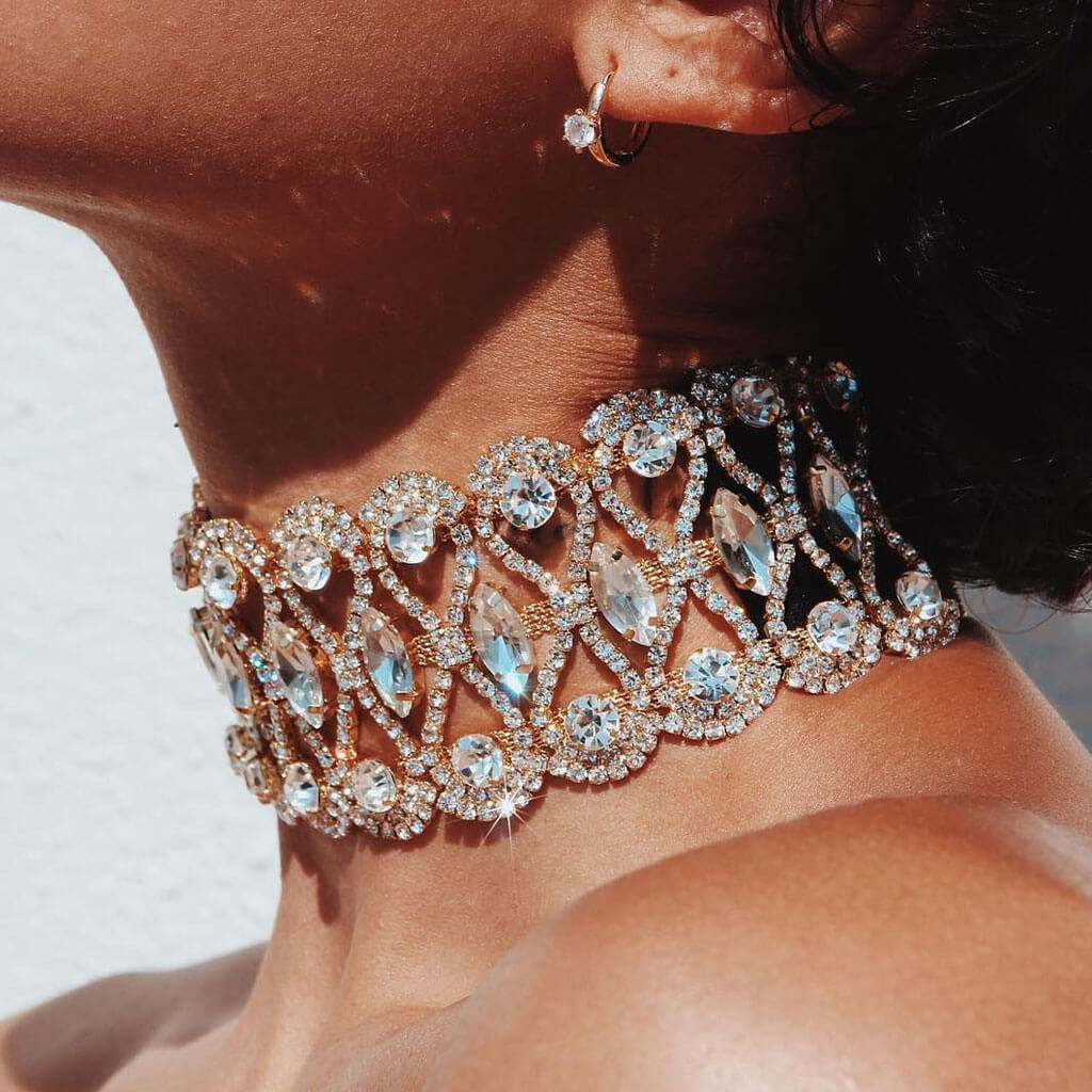 Scalloped Rhinestone Embellished Choker Necklace - Gold