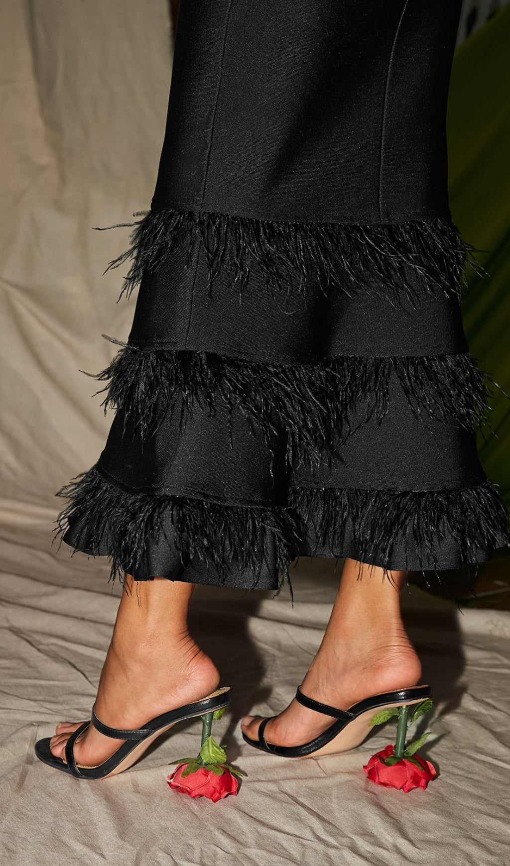 ROSE HEELS IN BLACK