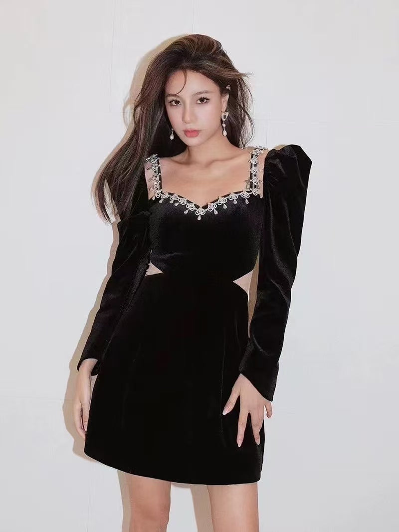 SQUARE NECK LONG SLEEVE VELVET MINI DRESS IN BLACK
