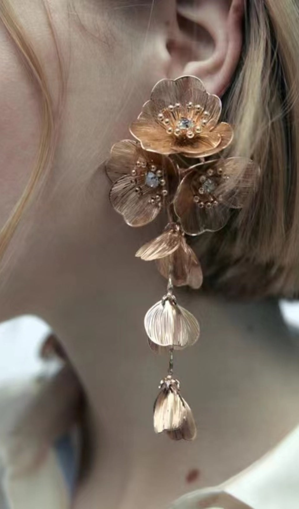 GLOD ALLOY FLOWER EARRINGS
