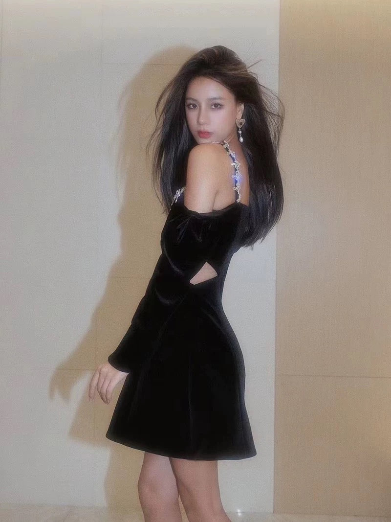 SQUARE NECK LONG SLEEVE VELVET MINI DRESS IN BLACK