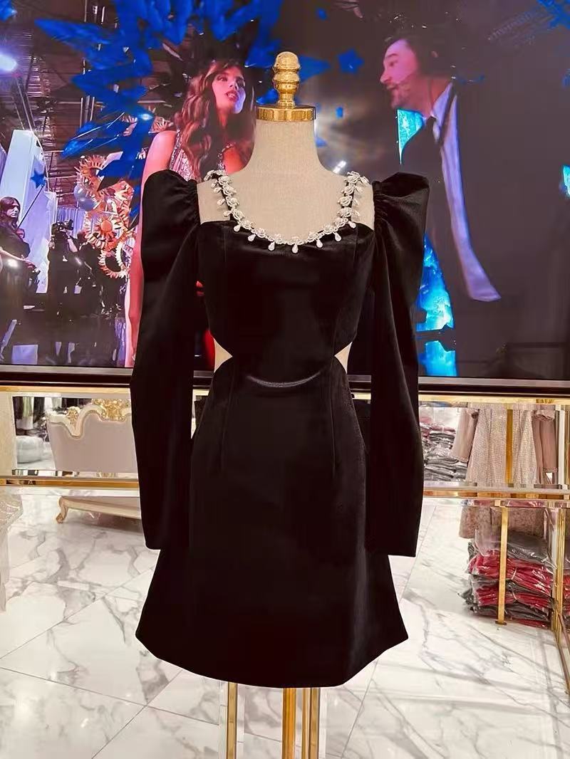 SQUARE NECK LONG SLEEVE VELVET MINI DRESS IN BLACK