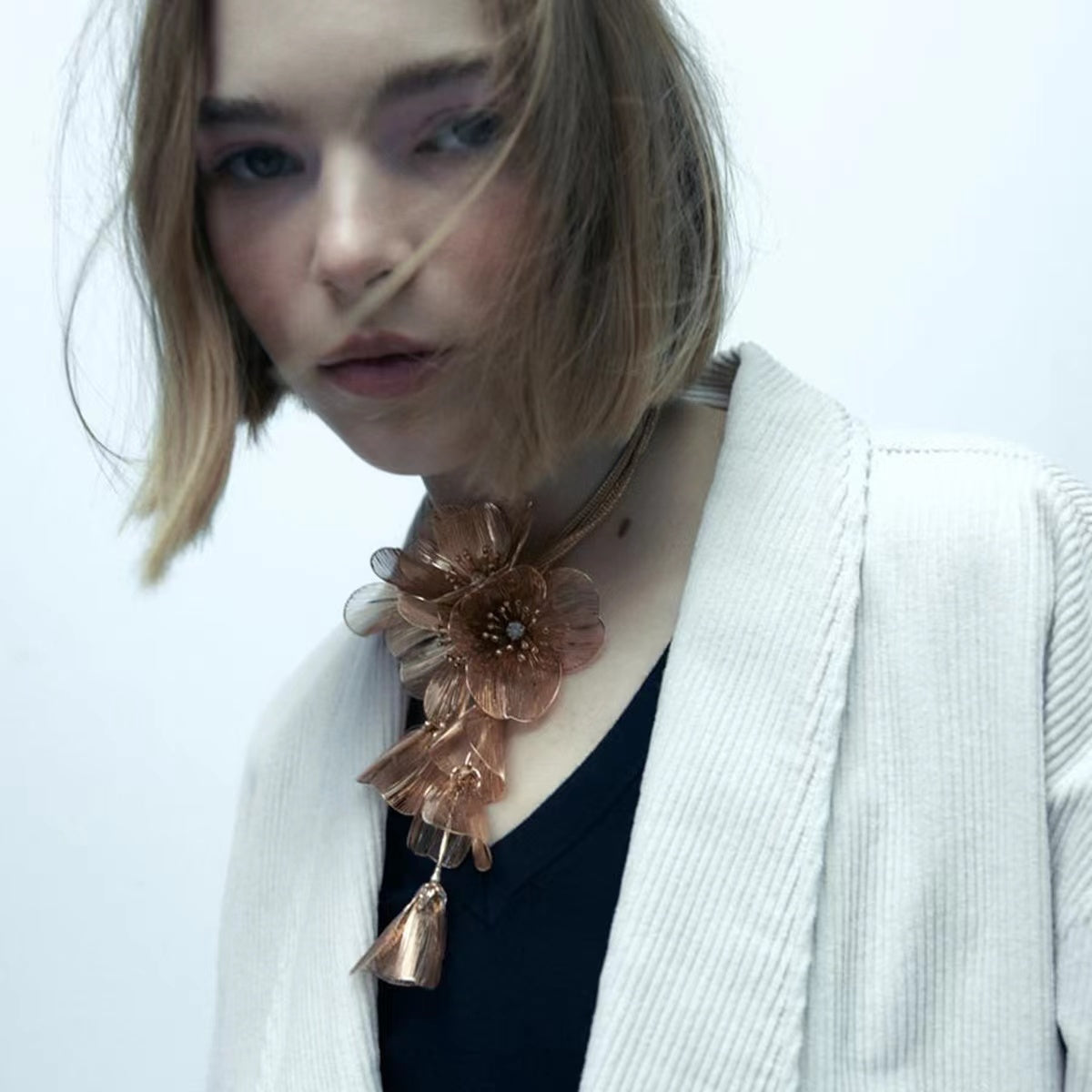 GLOD ALLOY FLOWER CHOKER