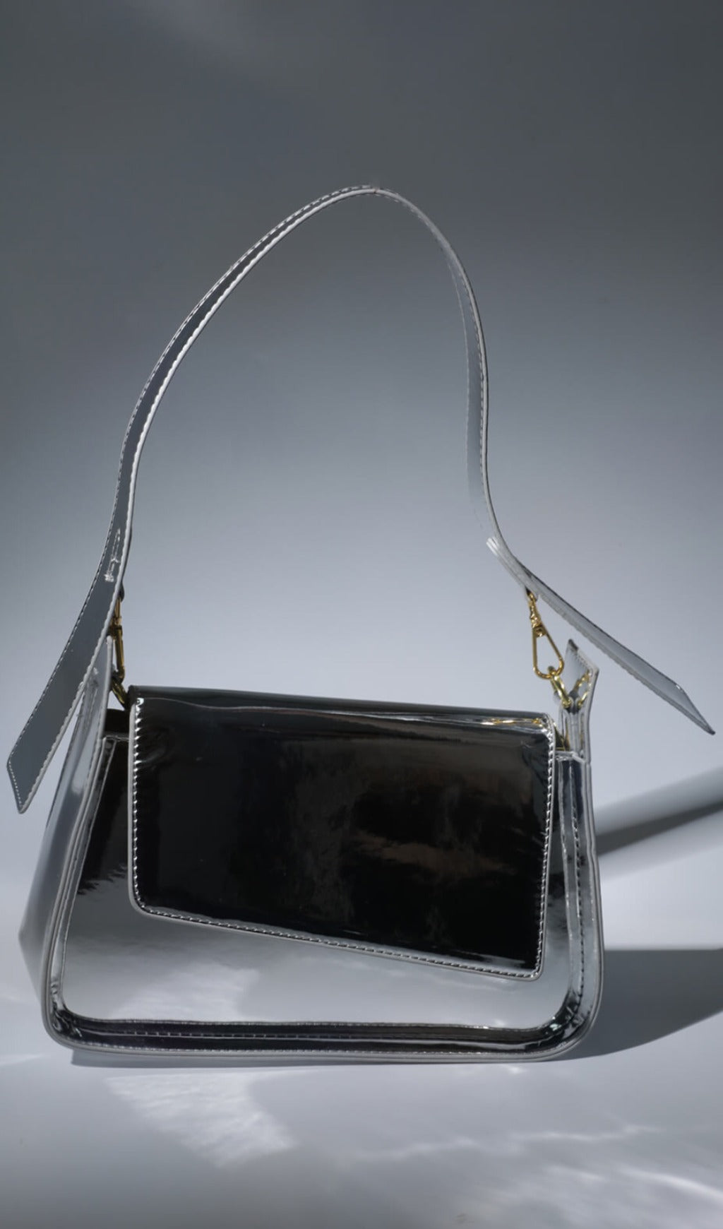 EULALIE METALLIC SHOULDER BAG IN SILVER