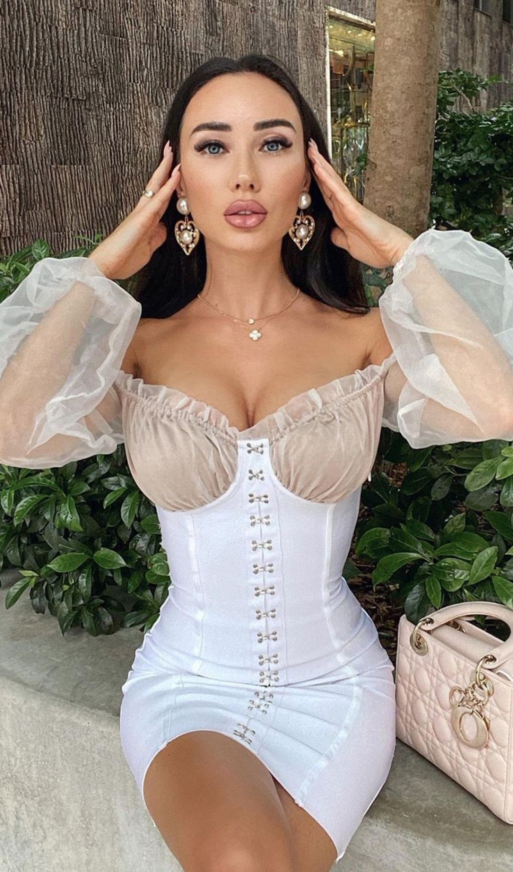 WHITE YARN SLEEVE MINI DRESS